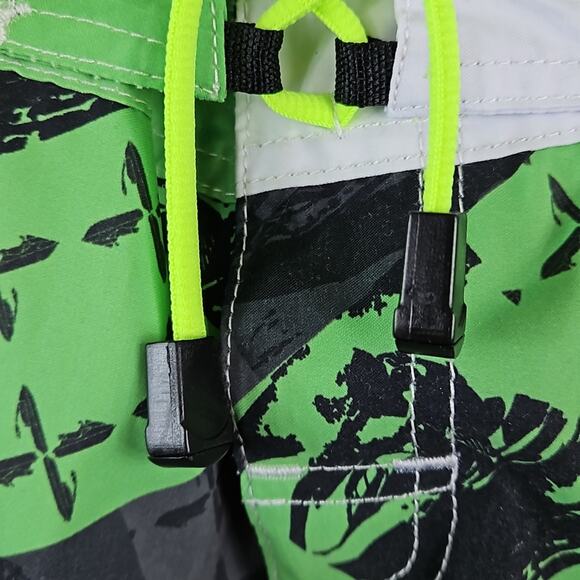 Jet Tribe Cross Hatch Jet Ski Water Sports Swim Shorts in Green | Juniors 9 - Picture 3 of 14